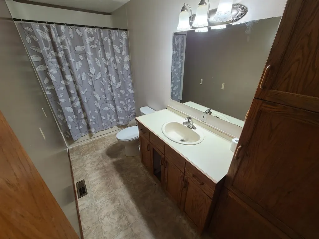 11129 92 Street Peace River AB T8S 1P6