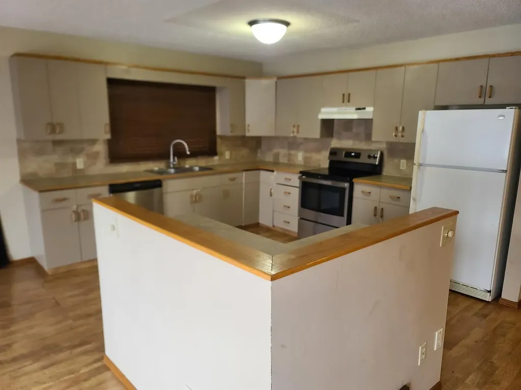 11129 92 Street Peace River AB T8S 1P6