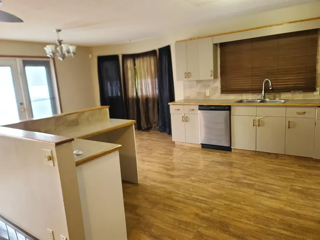 11129 92 Street Peace River AB T8S 1P6