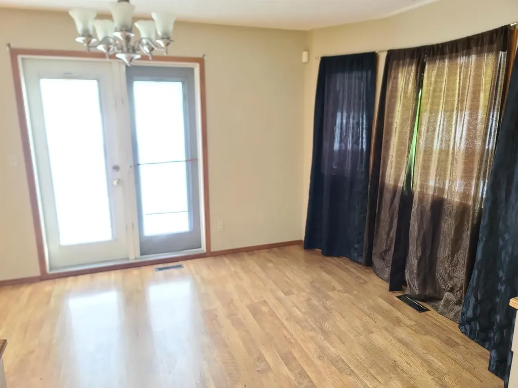 11129 92 Street Peace River AB T8S 1P6