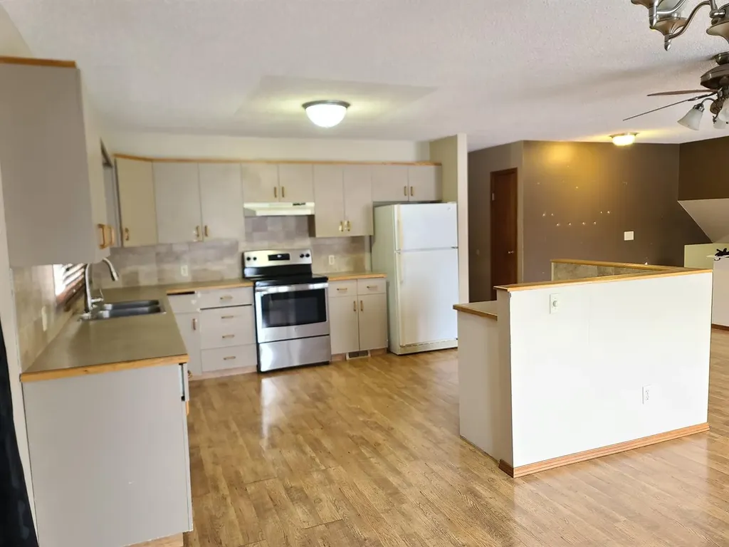 11129 92 Street Peace River AB T8S 1P6