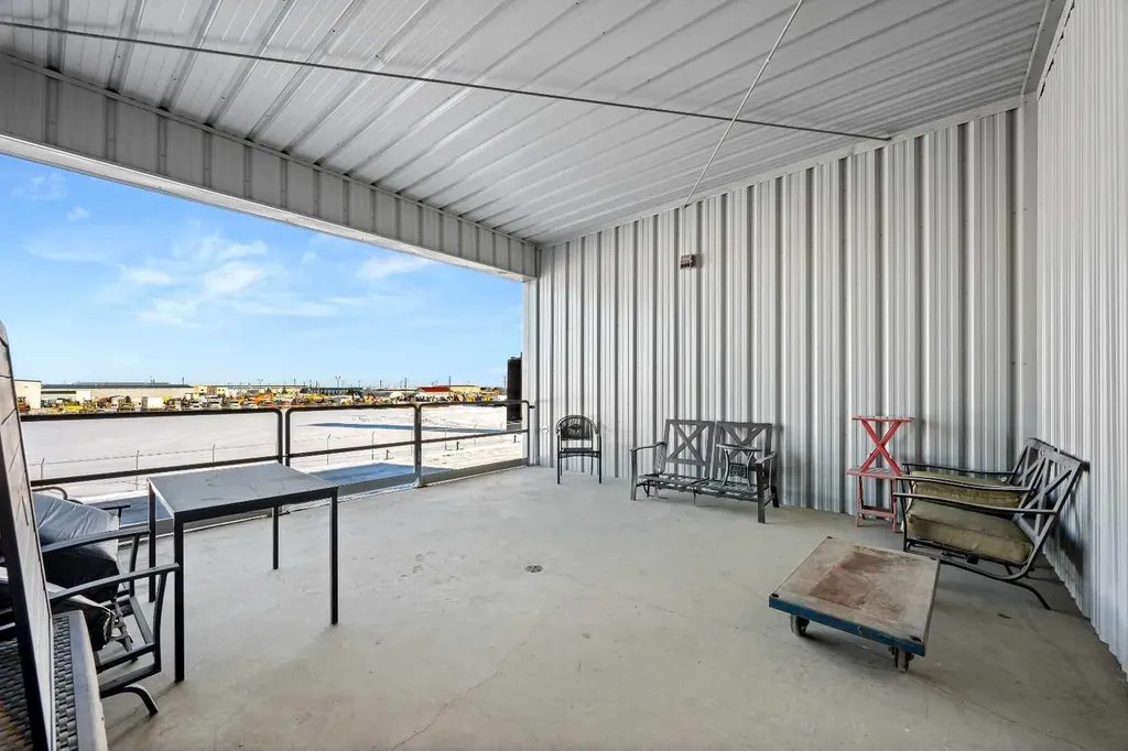 5267 67 Avenue Lloydminster AB T9V 3N6
