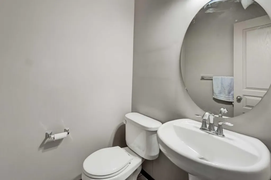 42 Everoak Green SW Calgary AB T2Y 0J5