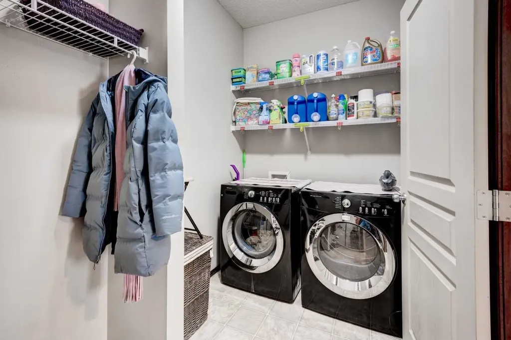 42 Everoak Green SW Calgary AB T2Y 0J5