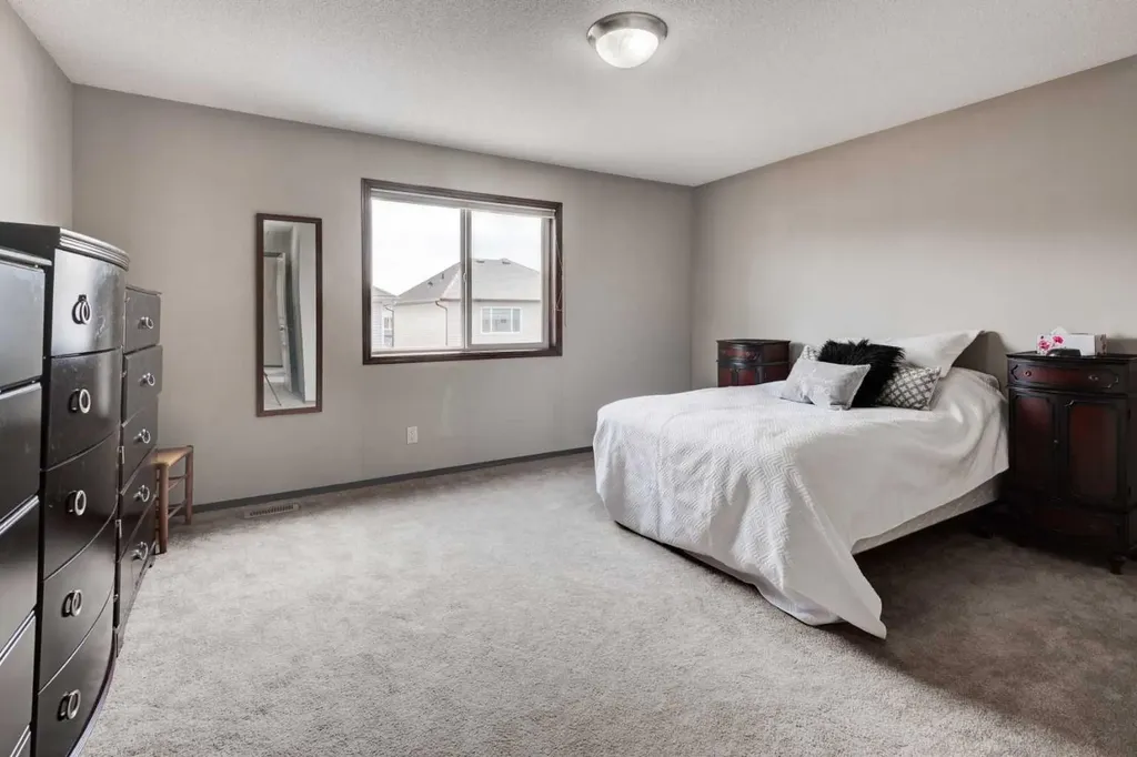 42 Everoak Green SW Calgary AB T2Y 0J5