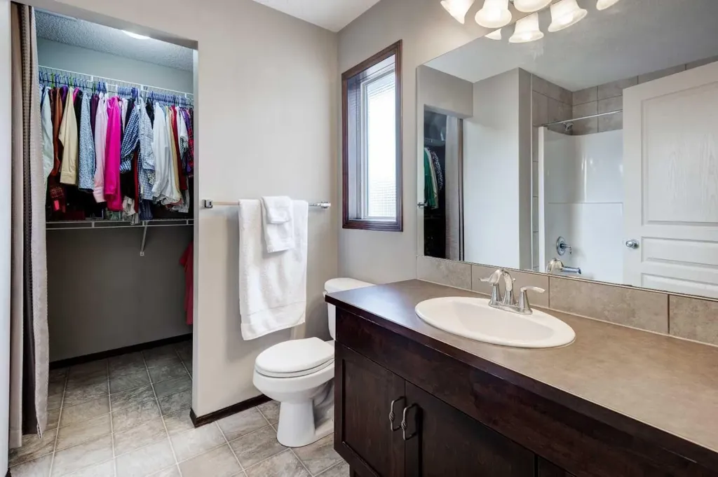 42 Everoak Green SW Calgary AB T2Y 0J5