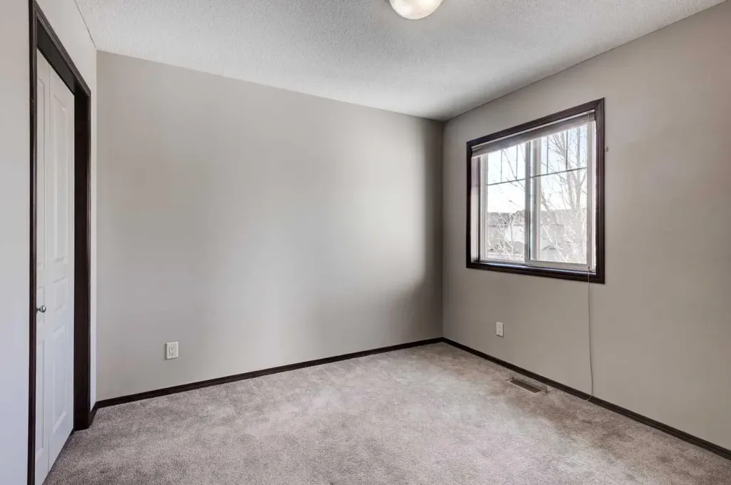42 Everoak Green SW Calgary AB T2Y 0J5