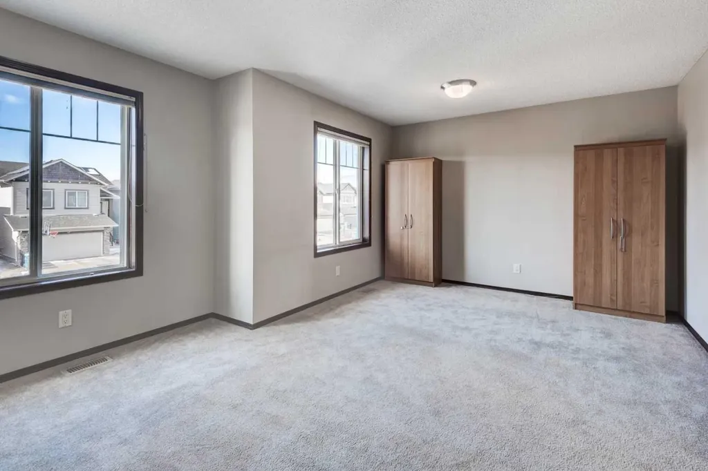 42 Everoak Green SW Calgary AB T2Y 0J5