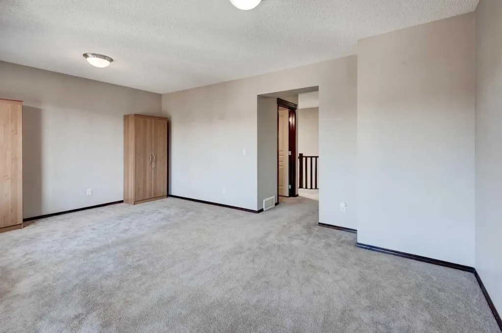 42 Everoak Green SW Calgary AB T2Y 0J5