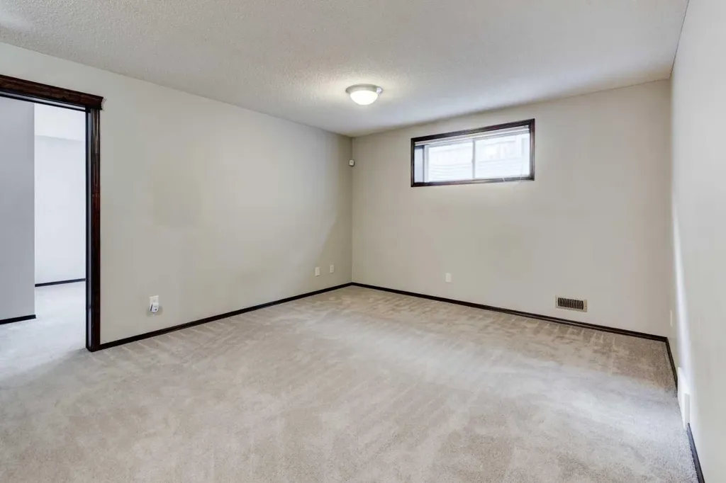 42 Everoak Green SW Calgary AB T2Y 0J5