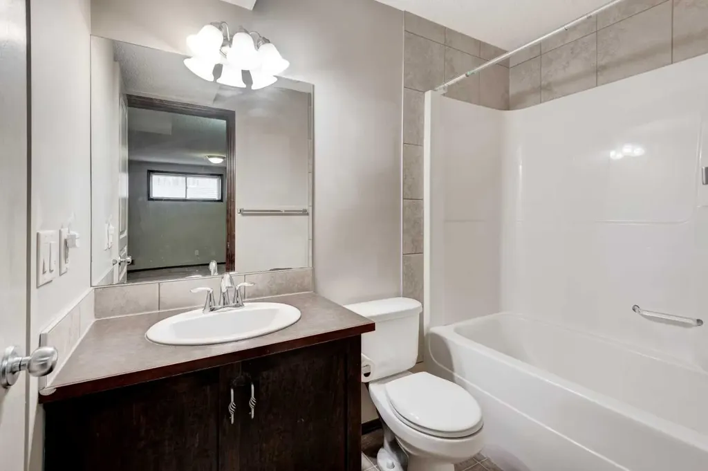 42 Everoak Green SW Calgary AB T2Y 0J5