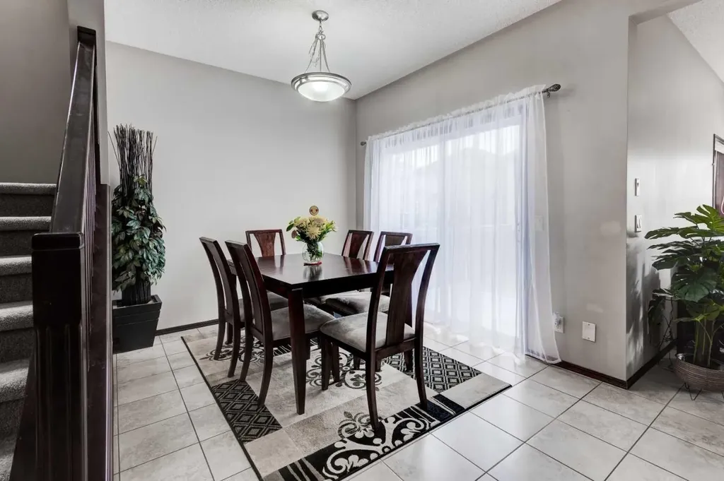 42 Everoak Green SW Calgary AB T2Y 0J5