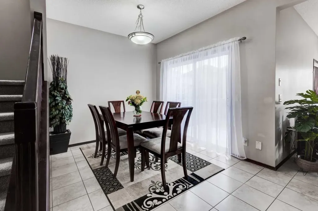 42 Everoak Green SW Calgary AB T2Y 0J5