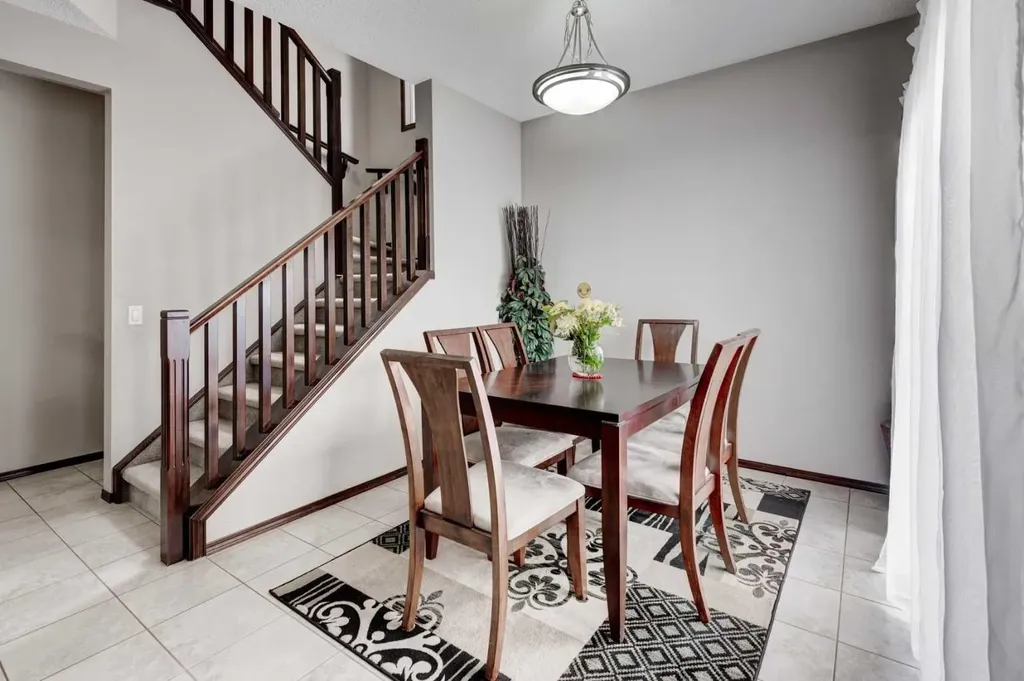 42 Everoak Green SW Calgary AB T2Y 0J5