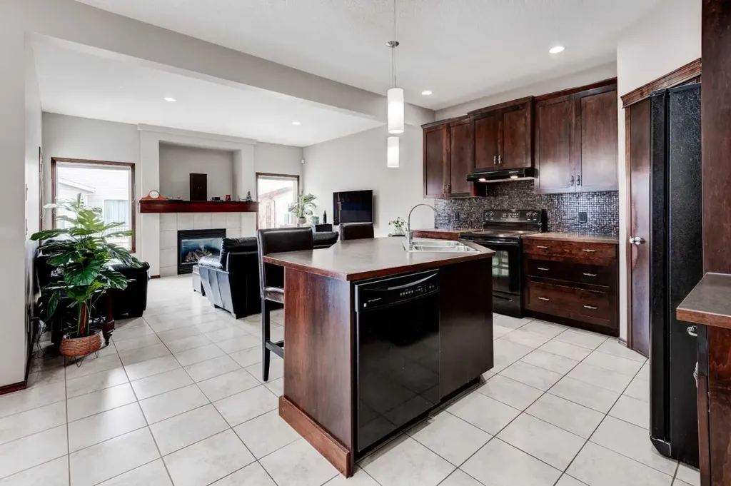 42 Everoak Green SW Calgary AB T2Y 0J5