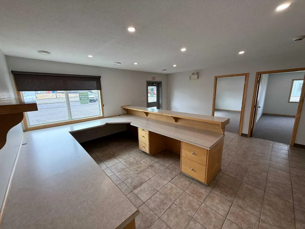 3805 14 Avenue N Lethbridge AB T1H 6Y6