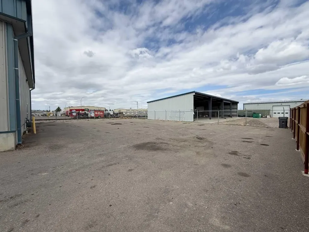 3805 14 Avenue N Lethbridge AB T1H 6Y6