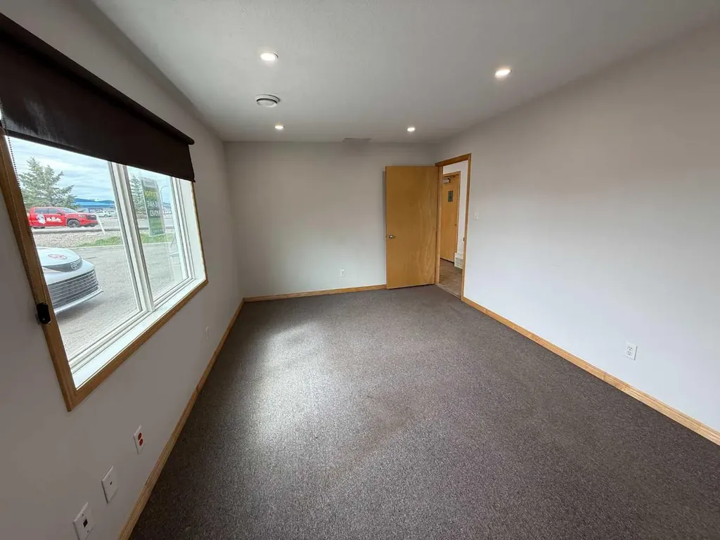 3805 14 Avenue N Lethbridge AB T1H 6Y6