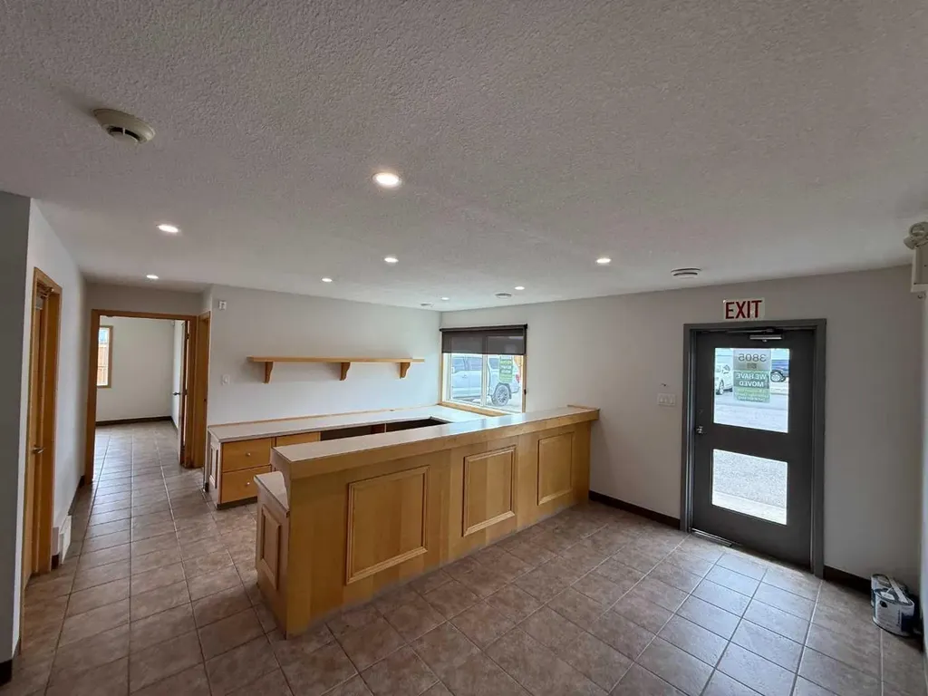 3805 14 Avenue N Lethbridge AB T1H 6Y6