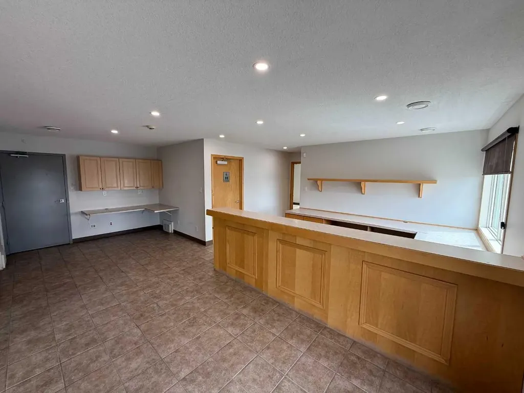 3805 14 Avenue N Lethbridge AB T1H 6Y6