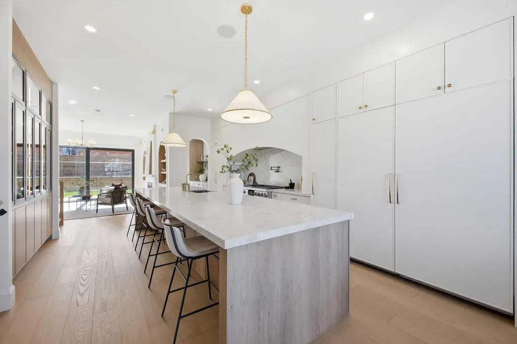 2023 27 Avenue SW Calgary AB T2T 1H6