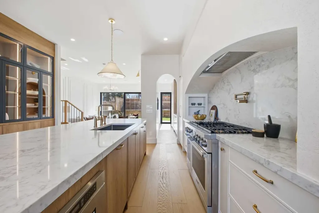 2023 27 Avenue SW Calgary AB T2T 1H6