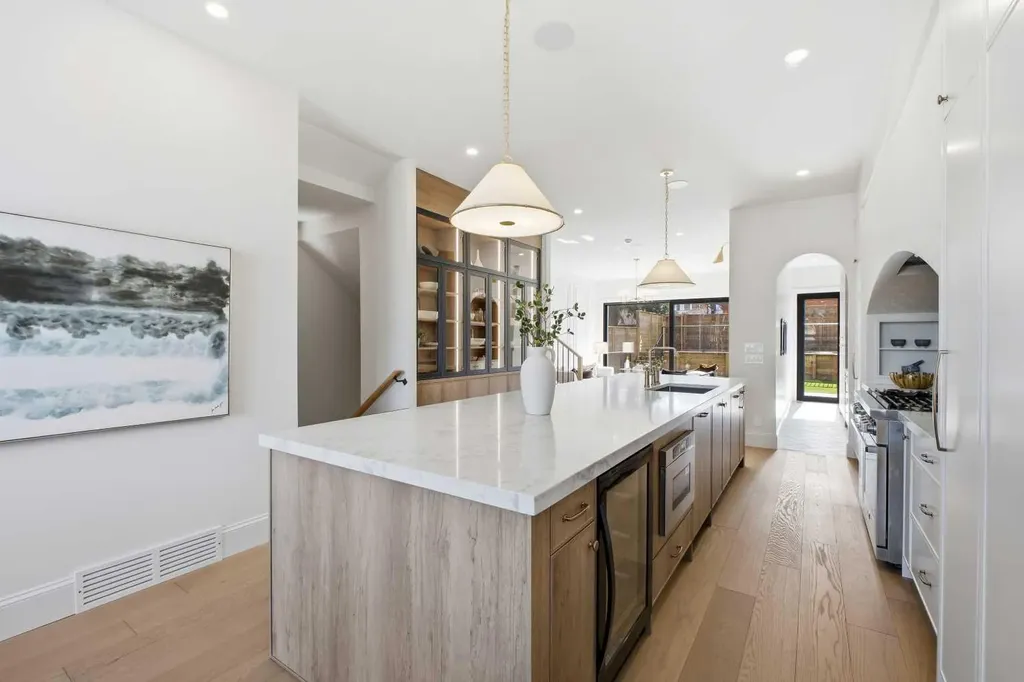 2023 27 Avenue SW Calgary AB T2T 1H6