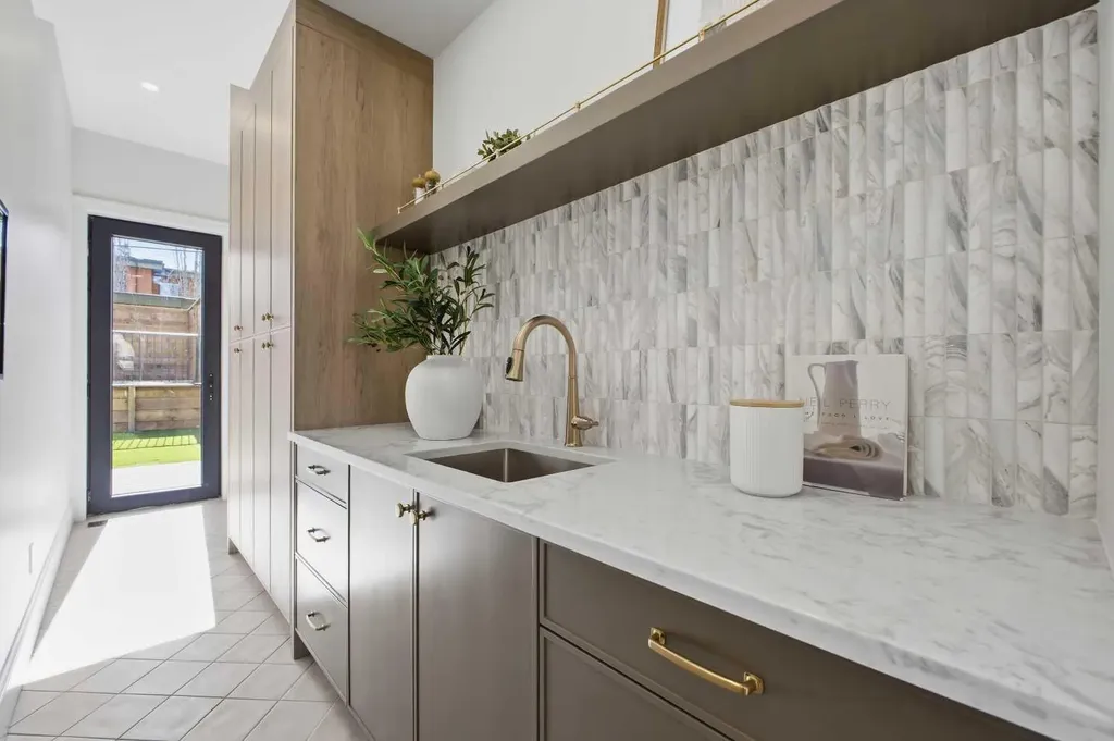 2023 27 Avenue SW Calgary AB T2T 1H6