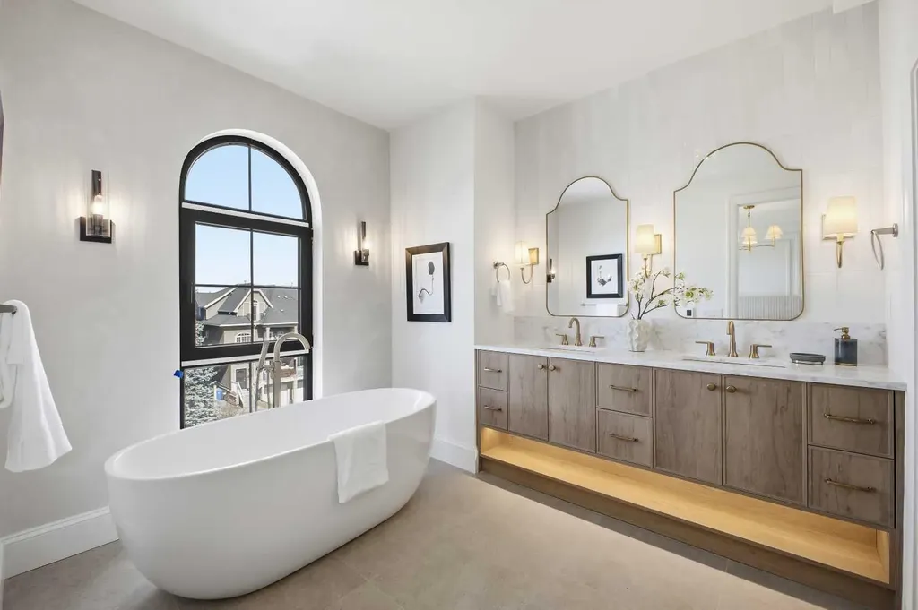 2023 27 Avenue SW Calgary AB T2T 1H6