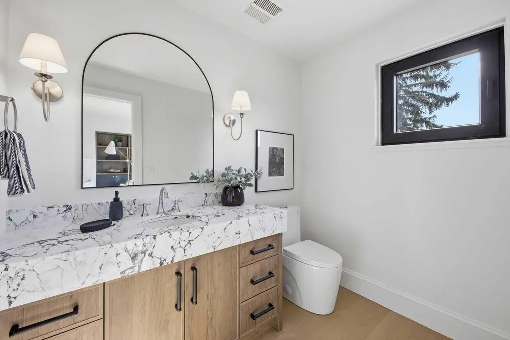 2023 27 Avenue SW Calgary AB T2T 1H6