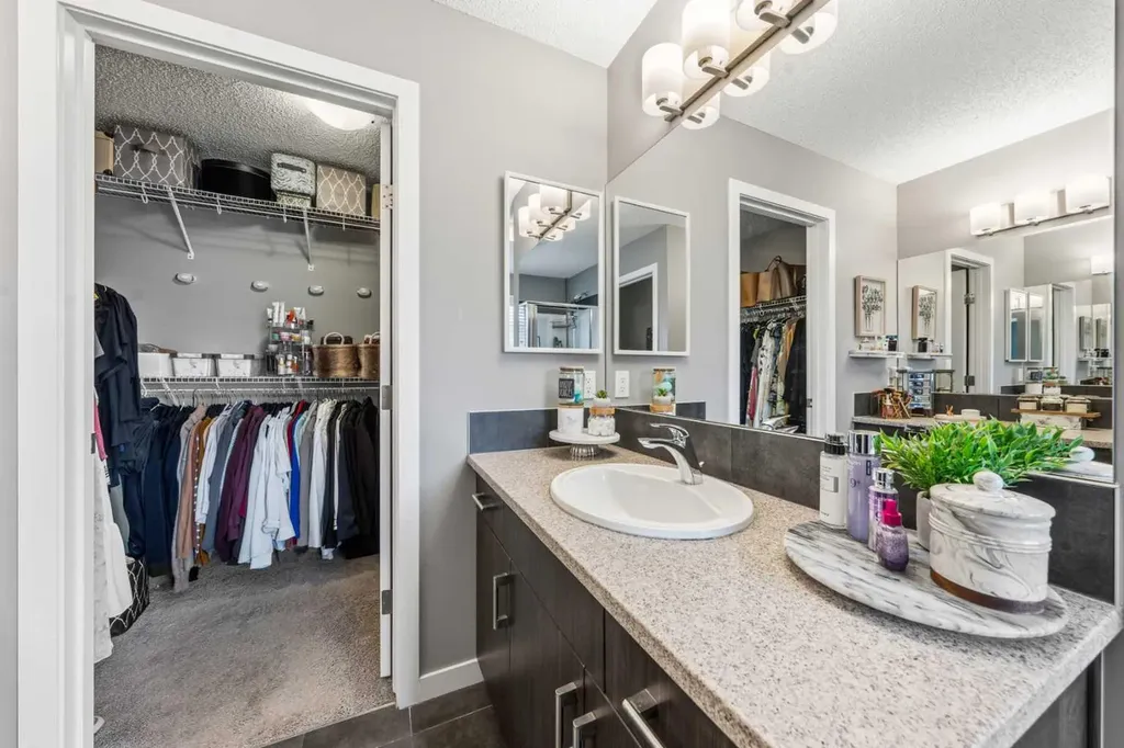 286 Kings Heights Drive SE Airdrie AB T4A 0S6