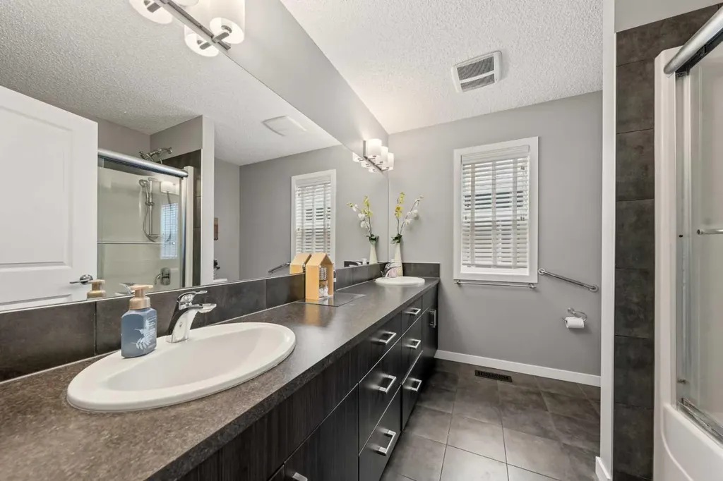 286 Kings Heights Drive SE Airdrie AB T4A 0S6