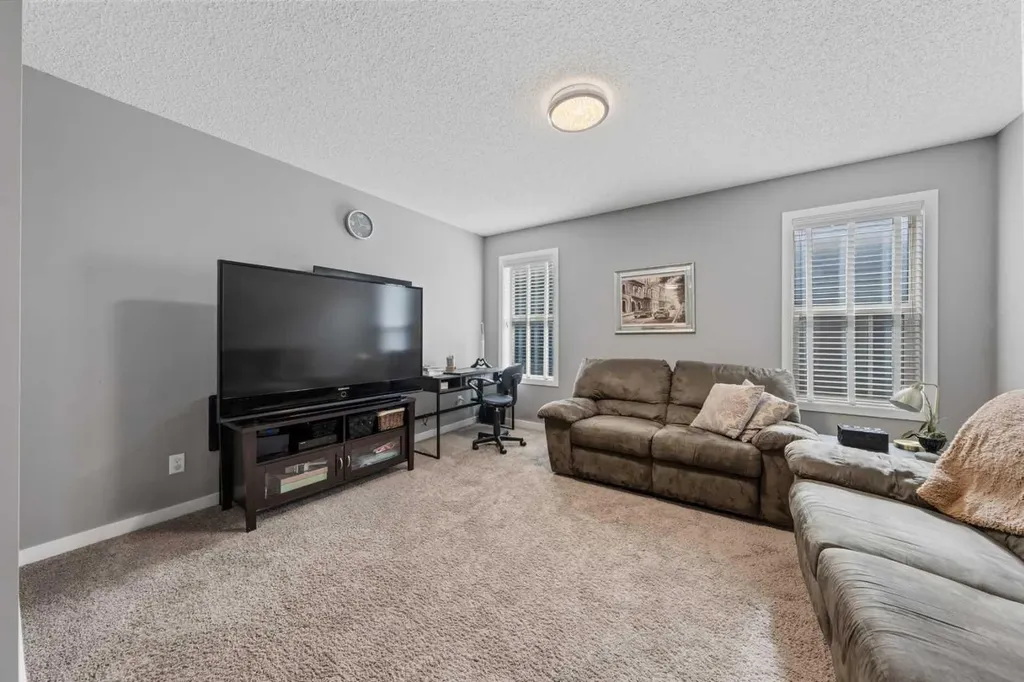 286 Kings Heights Drive SE Airdrie AB T4A 0S6