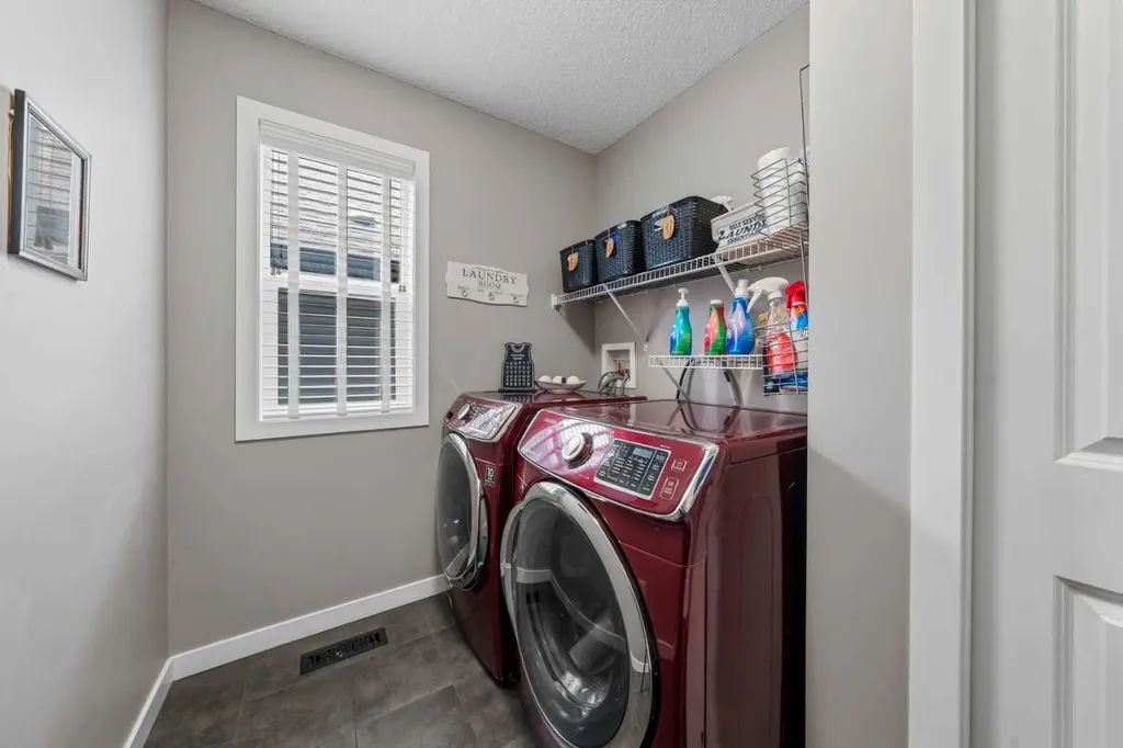 286 Kings Heights Drive SE Airdrie AB T4A 0S6