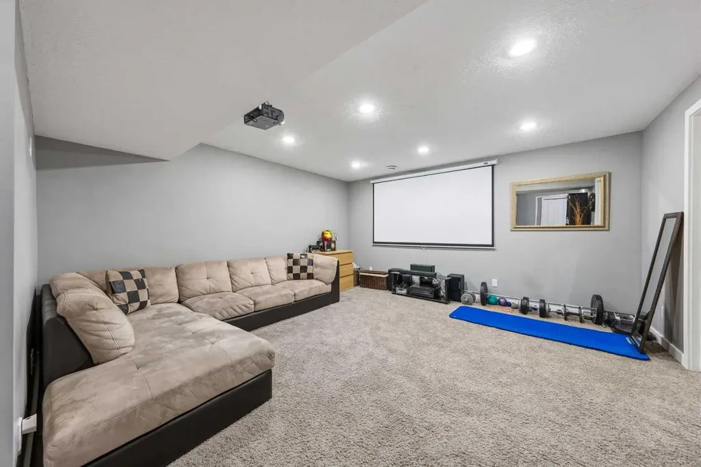 286 Kings Heights Drive SE Airdrie AB T4A 0S6
