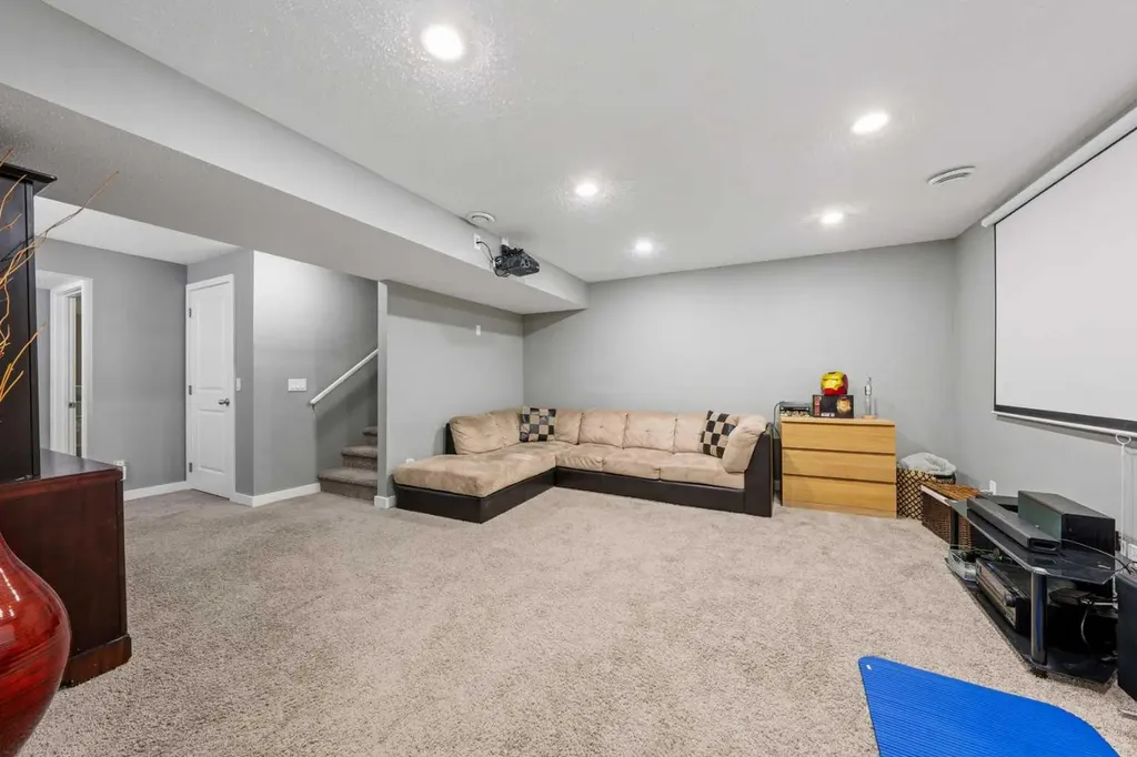 286 Kings Heights Drive SE Airdrie AB T4A 0S6