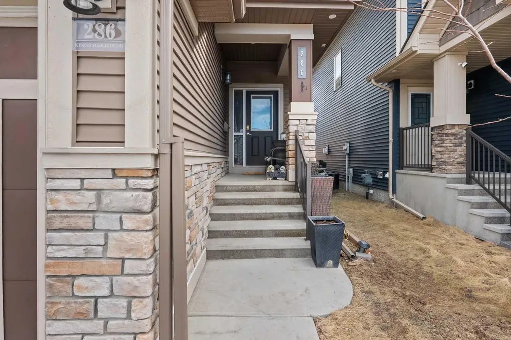 286 Kings Heights Drive SE Airdrie AB T4A 0S6