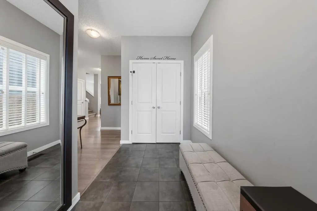 286 Kings Heights Drive SE Airdrie AB T4A 0S6