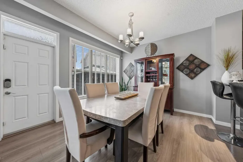 286 Kings Heights Drive SE Airdrie AB T4A 0S6