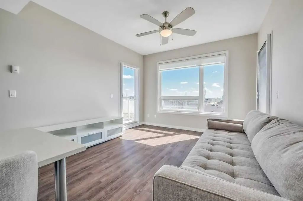 8531 8a Avenue SW Calgary AB T3H 1V4