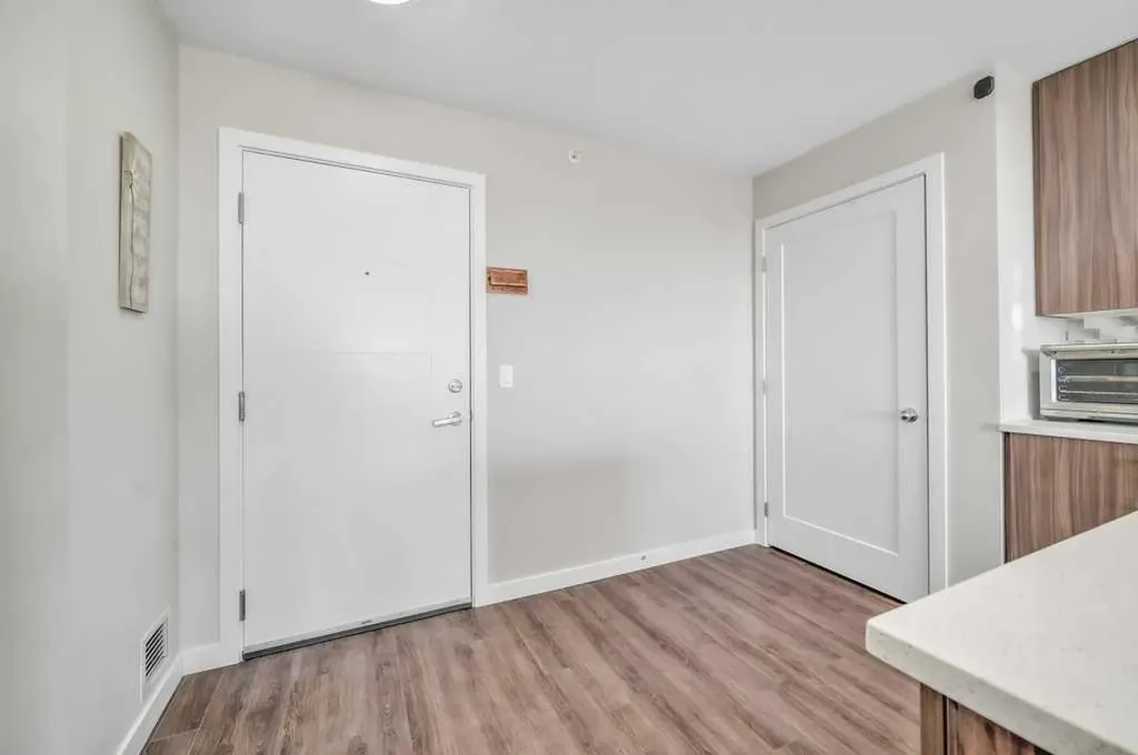 8531 8a Avenue SW Calgary AB T3H 1V4