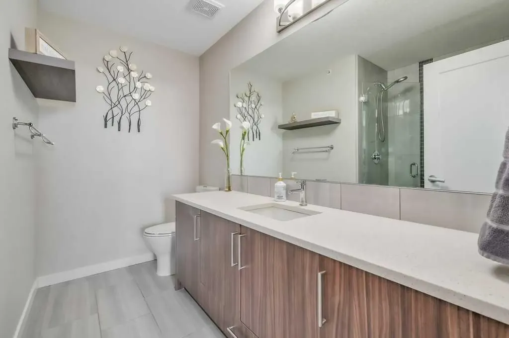 8531 8a Avenue SW Calgary AB T3H 1V4