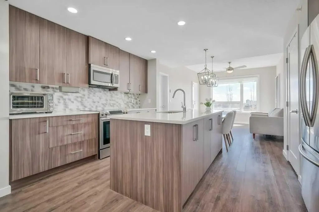 8531 8a Avenue SW Calgary AB T3H 1V4