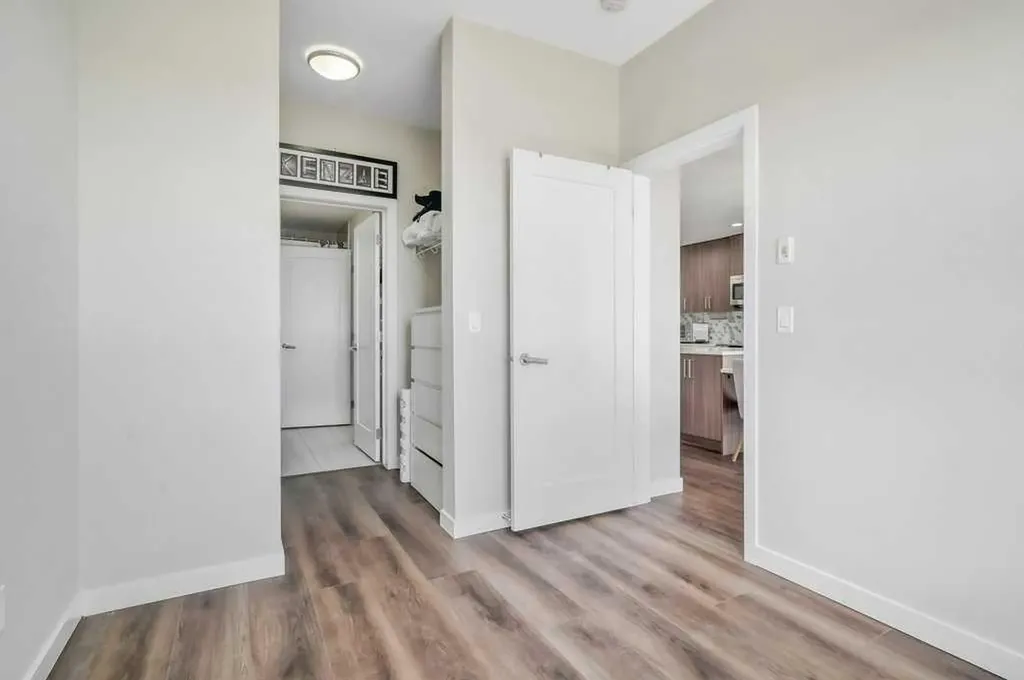 8531 8a Avenue SW Calgary AB T3H 1V4