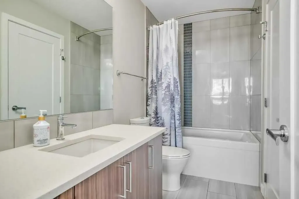 8531 8a Avenue SW Calgary AB T3H 1V4