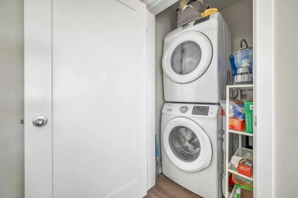 8531 8a Avenue SW Calgary AB T3H 1V4