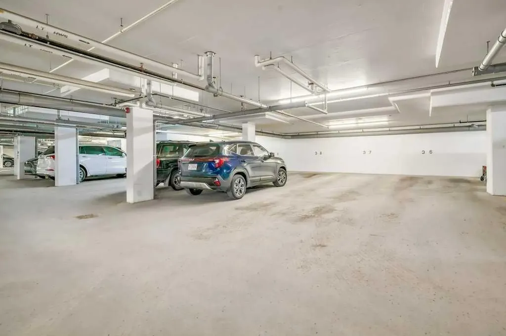8531 8a Avenue SW Calgary AB T3H 1V4