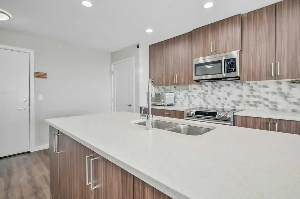 8531 8a Avenue SW Calgary AB T3H 1V4