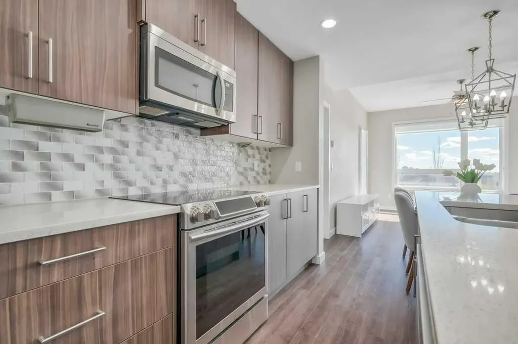 8531 8a Avenue SW Calgary AB T3H 1V4