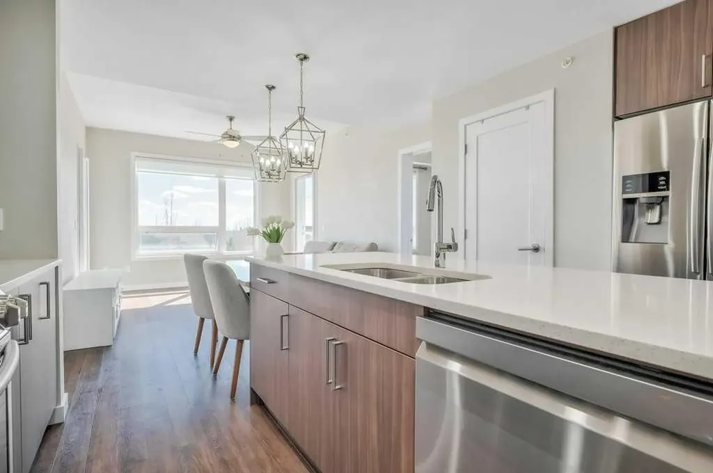 8531 8a Avenue SW Calgary AB T3H 1V4